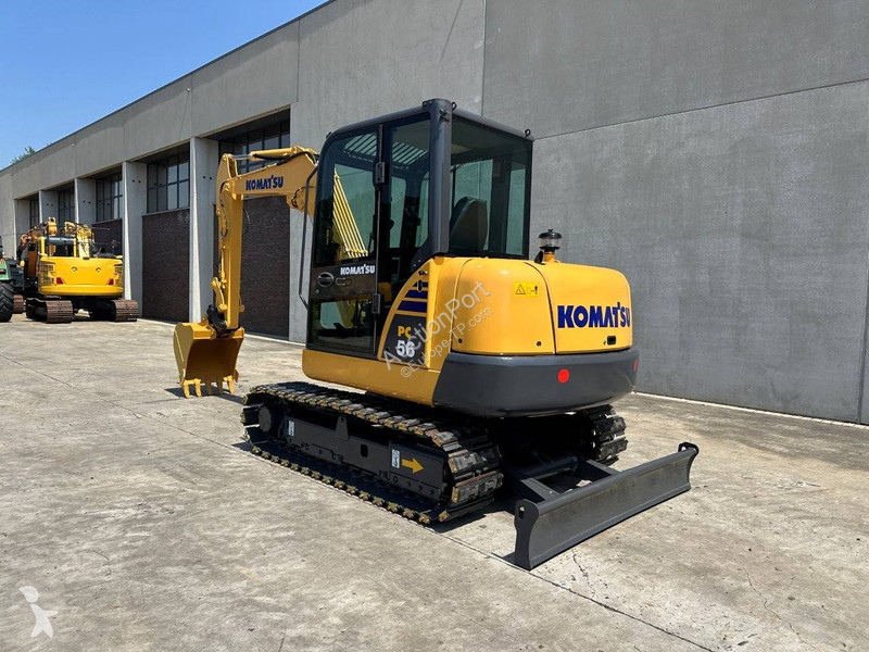 جرافة Komatsu 7