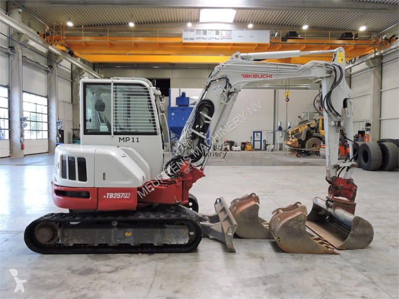 جرافة Takeuchi TB257FR Powertilt