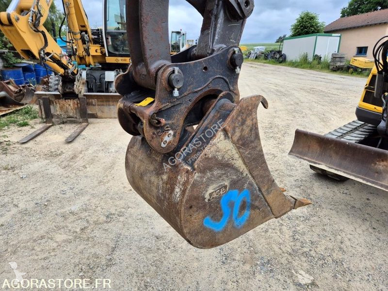 جرافة Volvo ECR50D