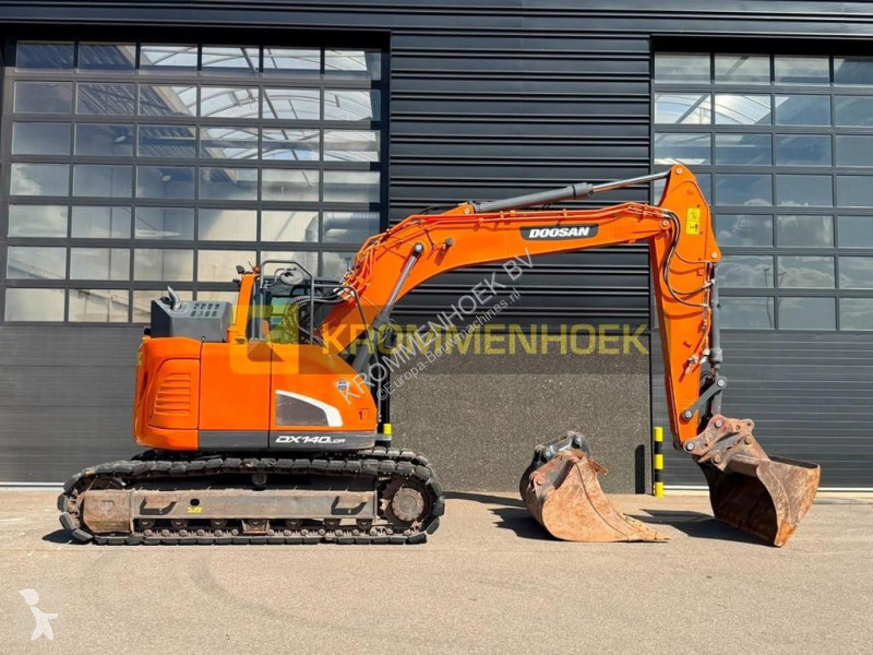 Lopatový nakládač Doosan LCR5