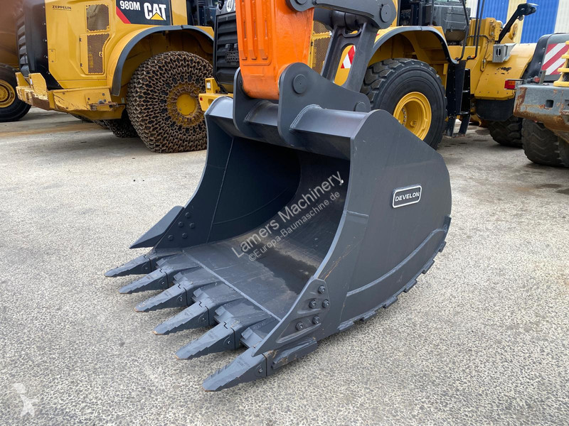 Lopatový nakládač Develon DX360LCA-7M .