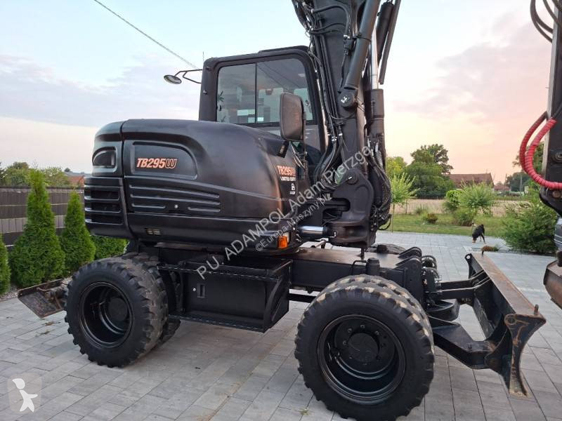 Lopatový nakládač Takeuchi TB295W