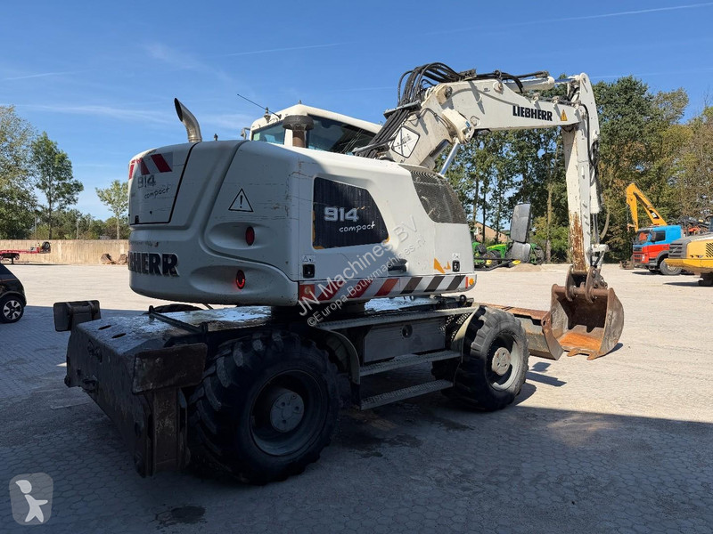 Lopatový nakládač Liebherr A Compact Outriggers...