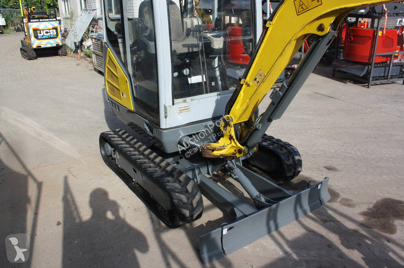 جرافة Neuson ET18