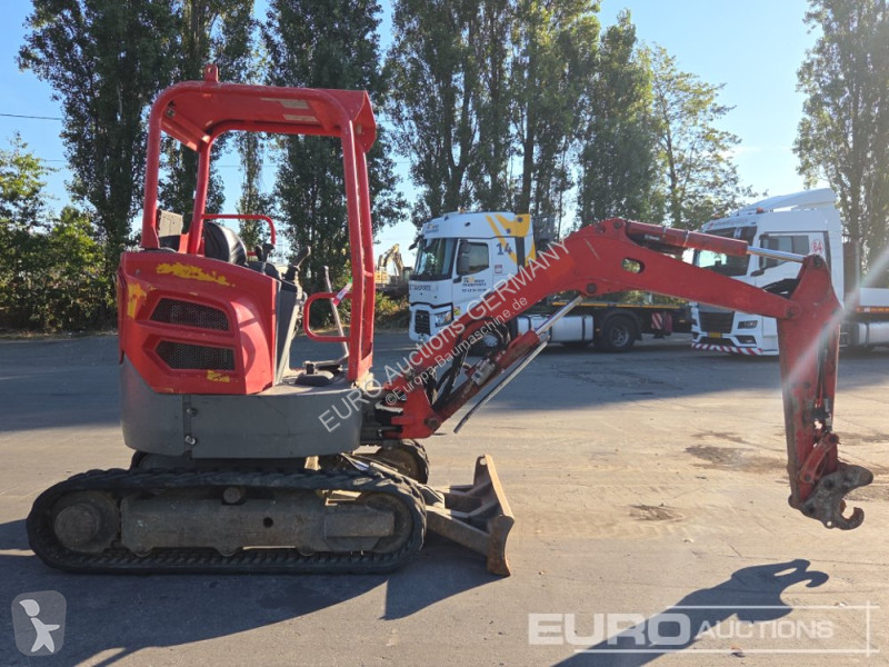 جرافة Volvo ECR25D