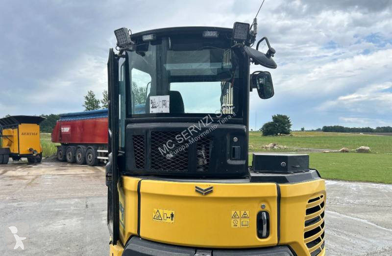 جرافة Yanmar VIO 57