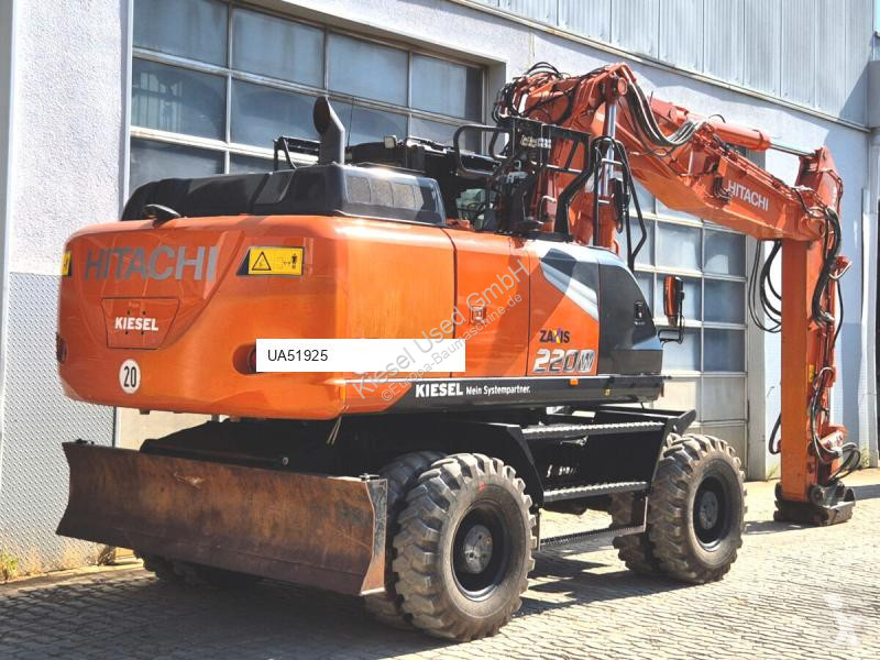 جرافة Hitachi ZX220W-7