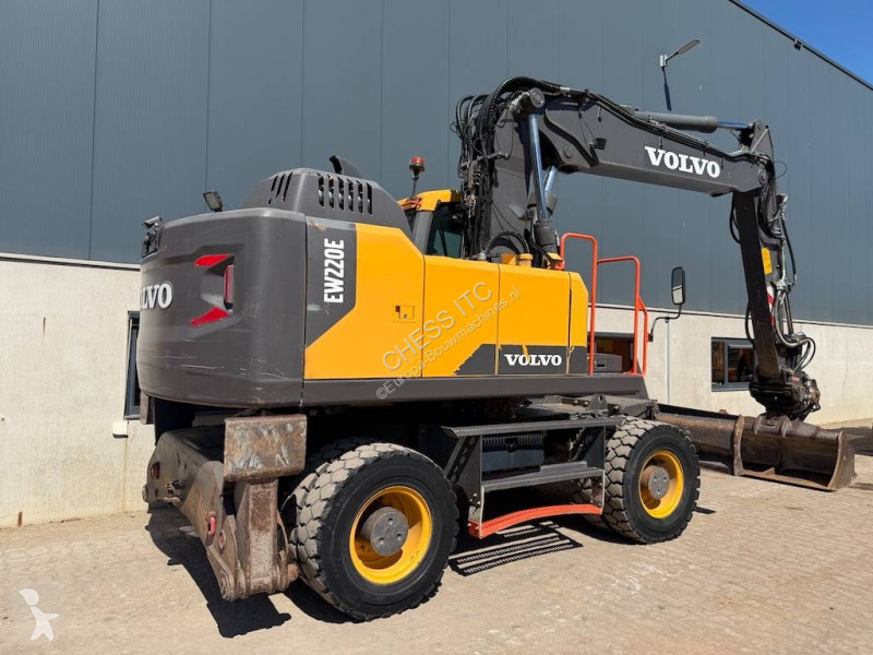 جرافة Volvo 220 E 220 - 180 -