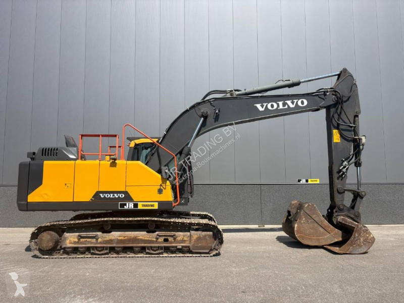 جرافة Volvo EC220ENL (Two Buckets)