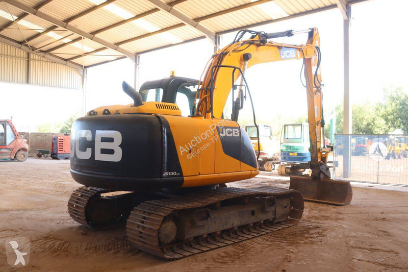 Excavator JCB