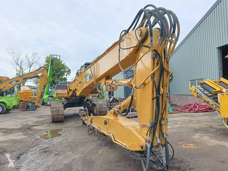 Excavator Caterpillar L demolition excavator...