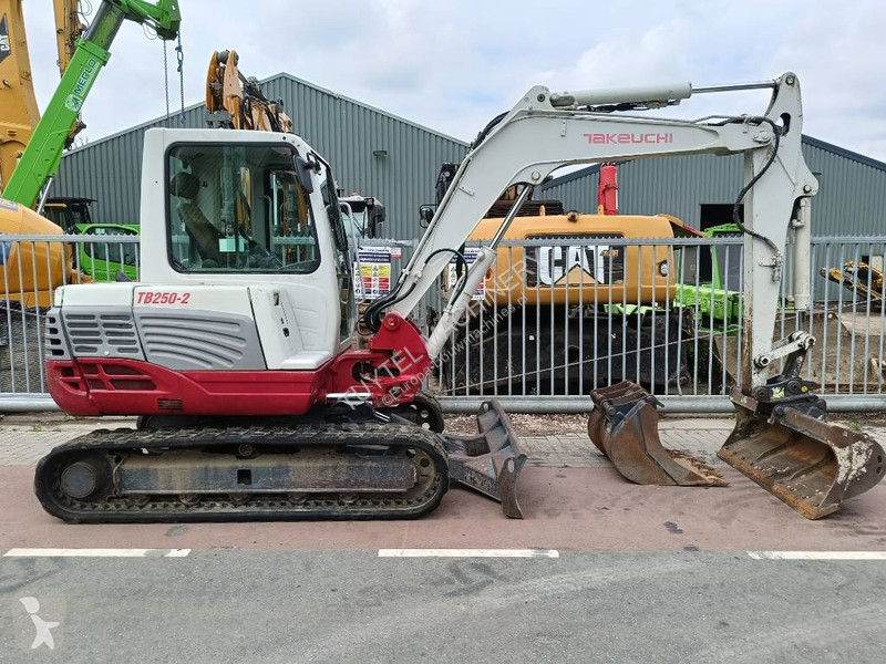 Excavator Takeuchi 5 ton rups graafmachine...