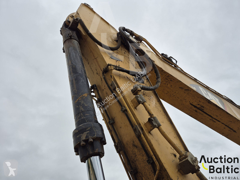 Lopatový nakládač Caterpillar LN
