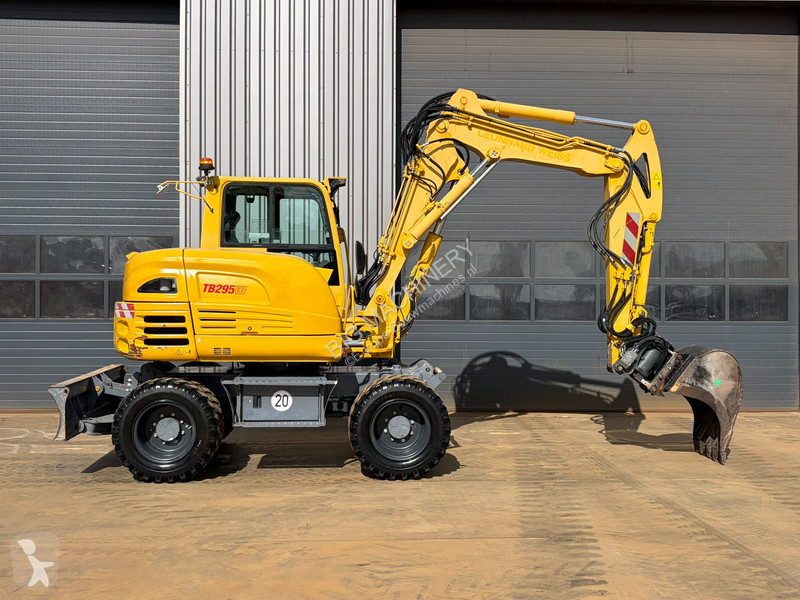 Pelle Takeuchi TB295W-1