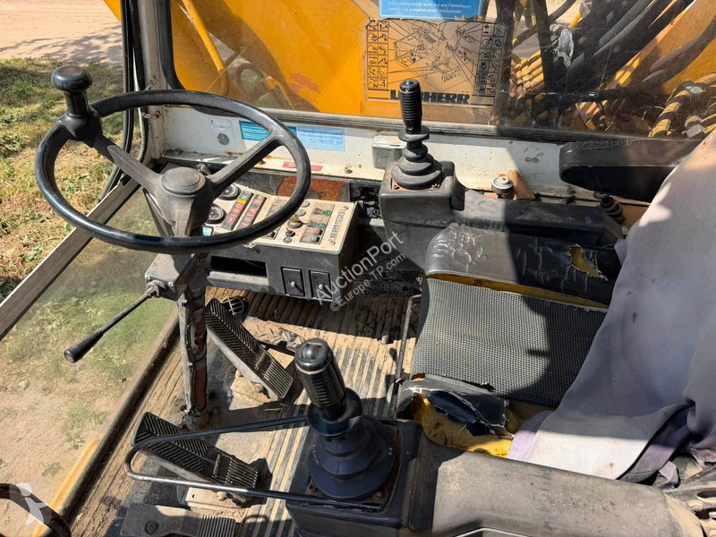 Екскаватор Liebherr