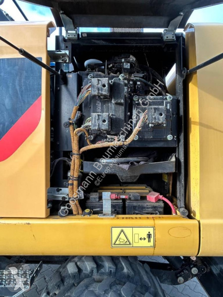 Екскаватор Caterpillar F