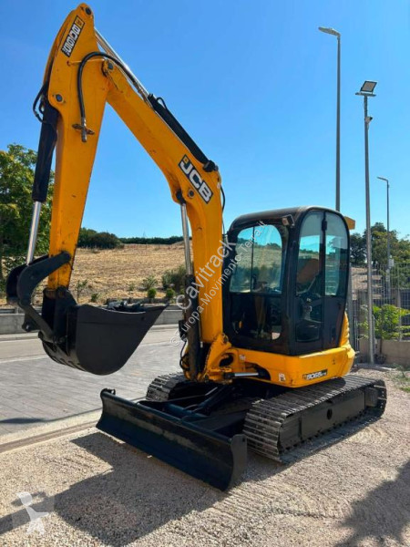 Екскаватор JCB