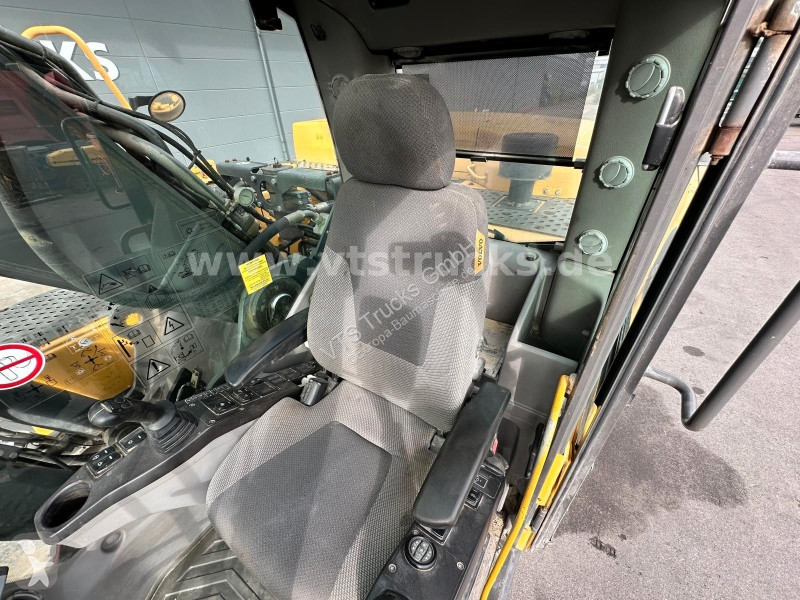 Экскаватор Volvo N Kettenbagger mit Tieflöffel