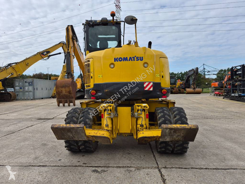 Экскаватор Komatsu MR8