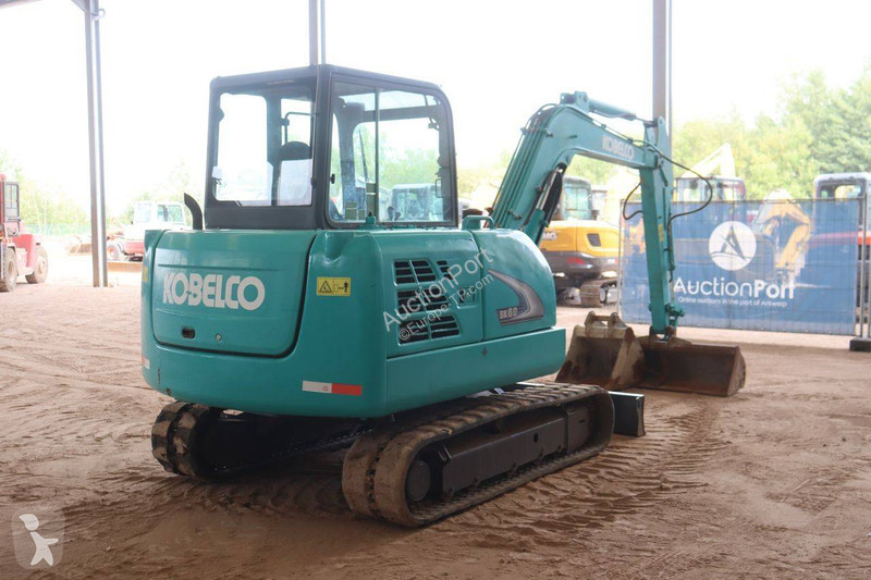 جرافة Kobelco 8