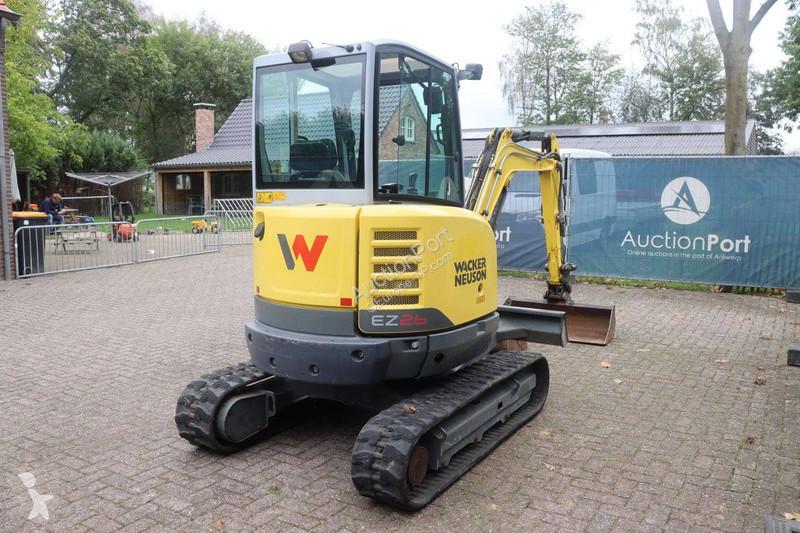 جرافة Neuson EZ26