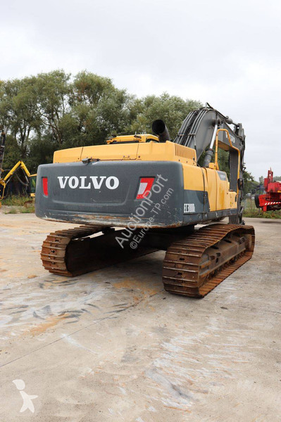جرافة Volvo L