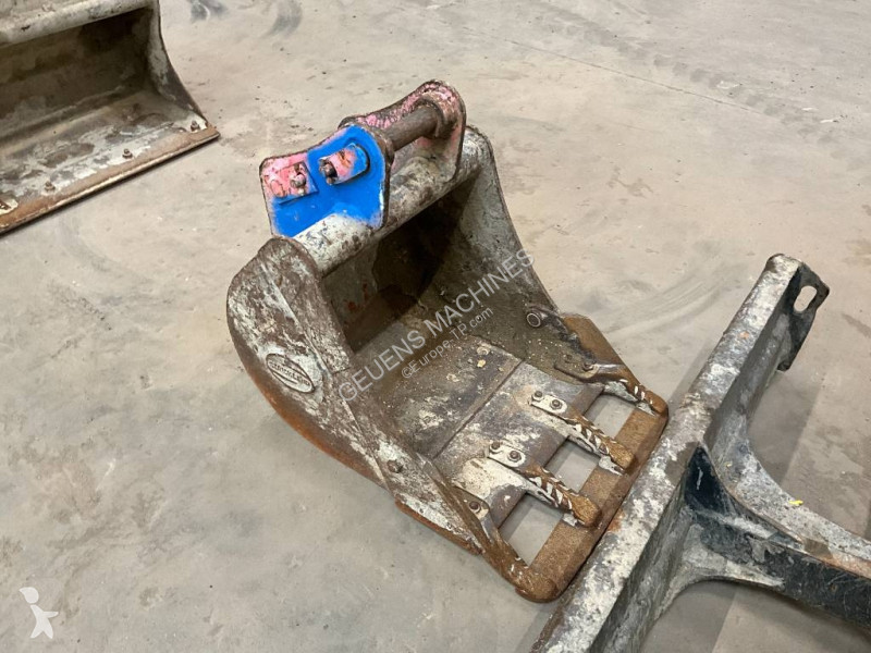 جرافة Komatsu MR5