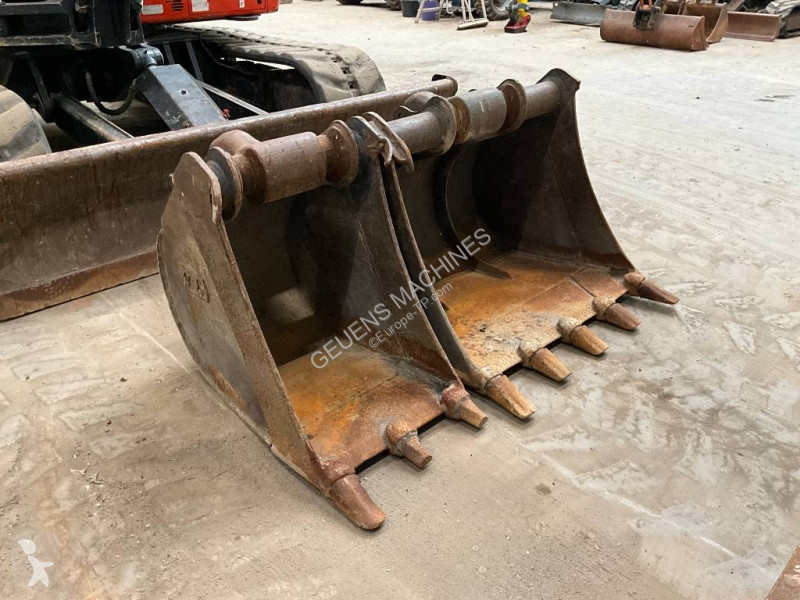جرافة Kubota 0804 A 2