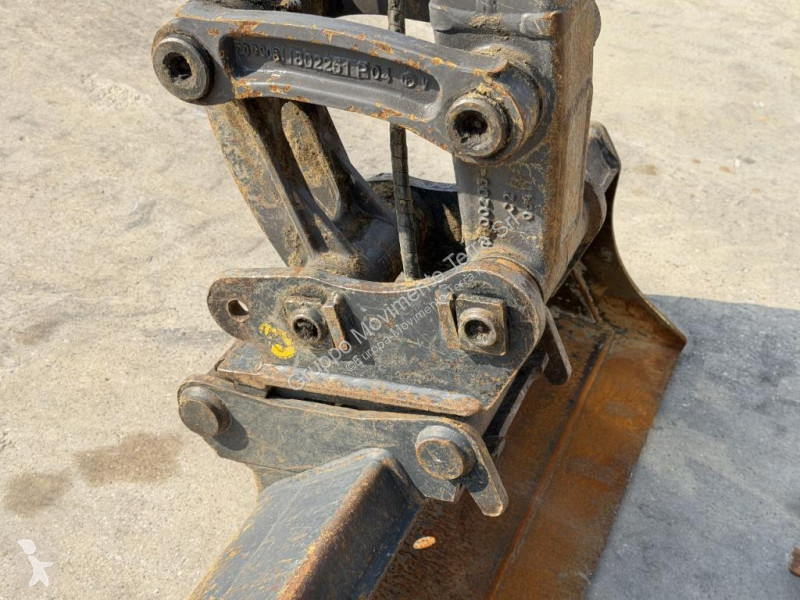 جرافة Volvo ECR25D