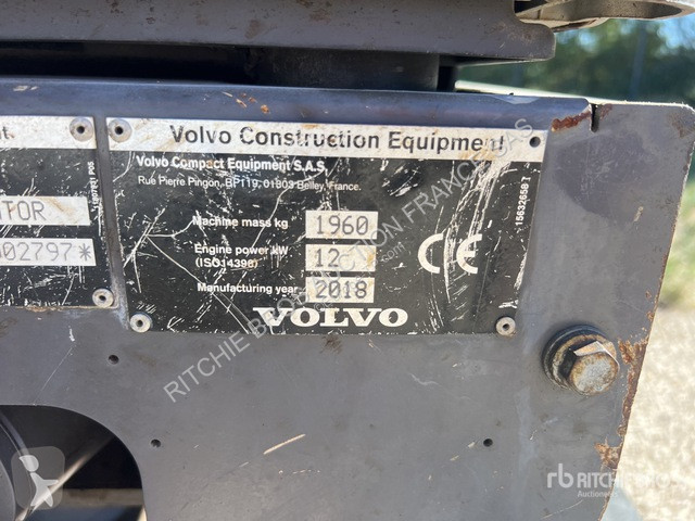 جرافة Volvo  EC20D