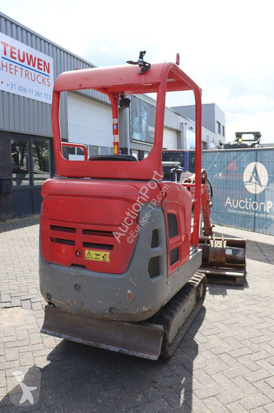 جرافة Volvo EC15D