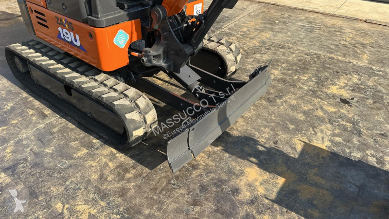 Lopatový nakládač Hitachi ZX19U-5A YR