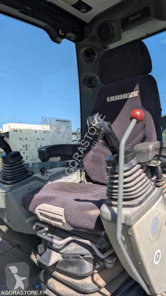 جرافة Liebherr 912