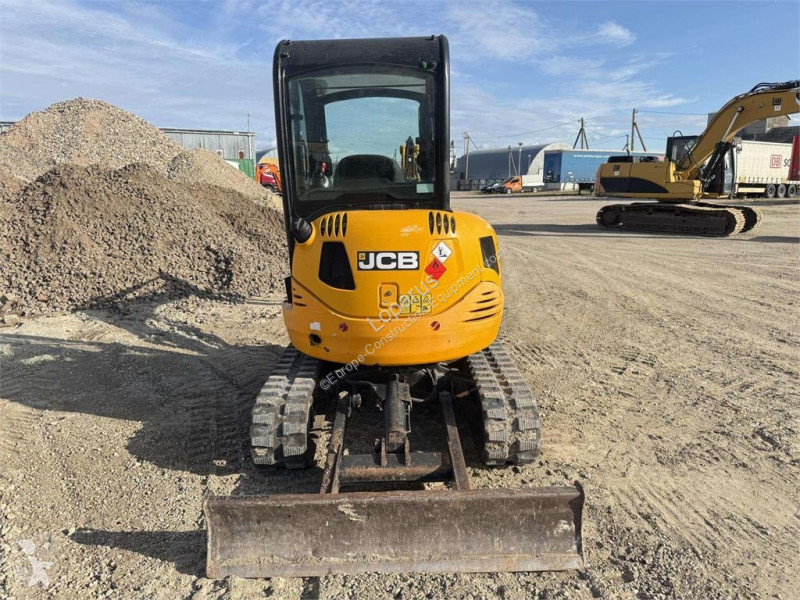 جرافة JCB