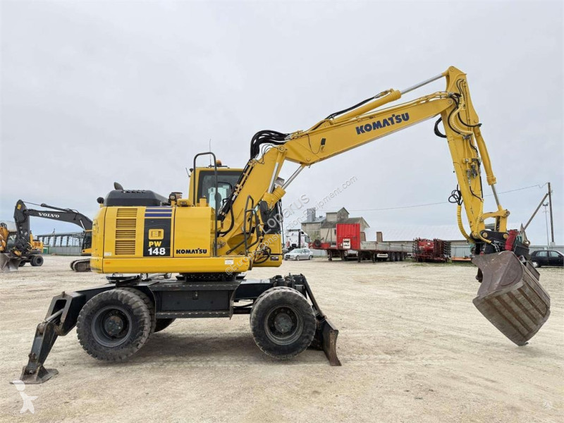 جرافة Komatsu PW 148-8