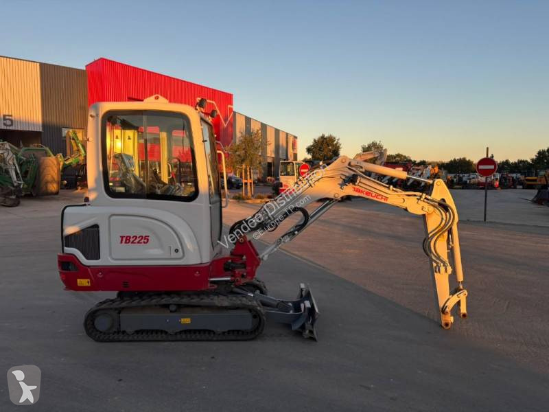 Skovel Takeuchi TB225