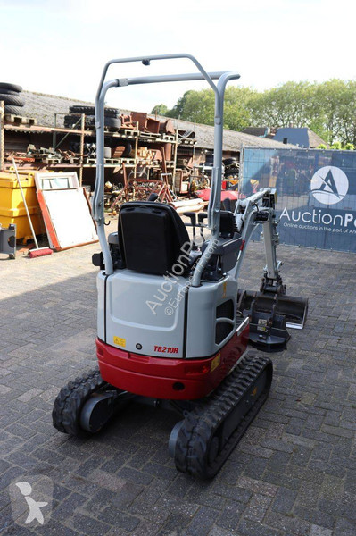 Skovel Takeuchi TB210R