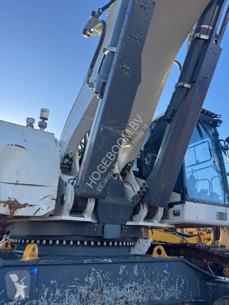 Escavadora Liebherr B