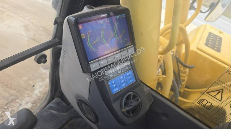 Escavadora Komatsu