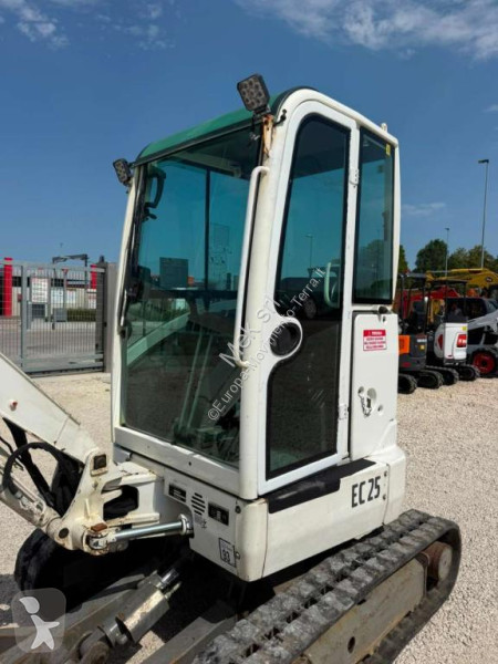 Pelle Volvo ECR25D