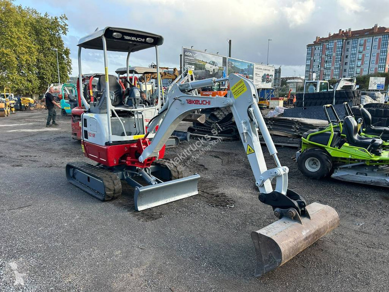 Escavadora Takeuchi