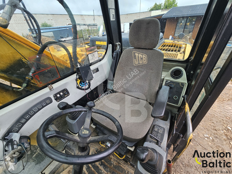 Excavator JCB