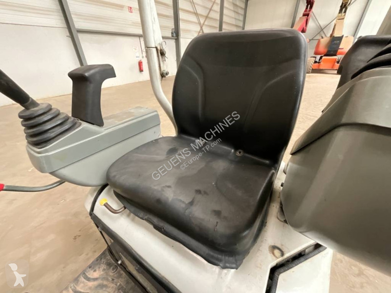 جرافة Takeuchi TB 210 R