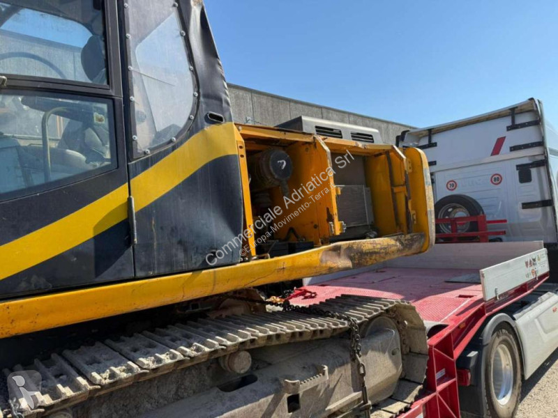جرافة JCB 220