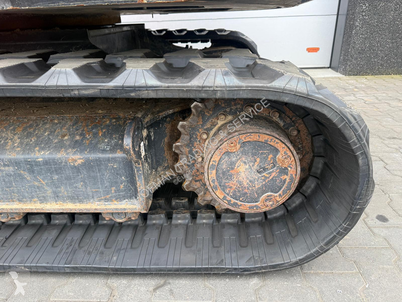 جرافة Kubota KX085-5