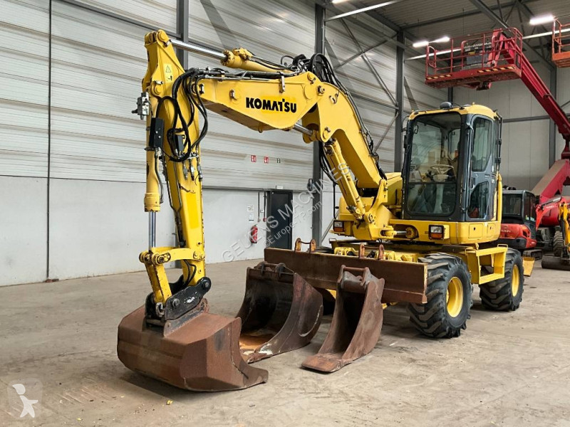 Багер Komatsu MR8