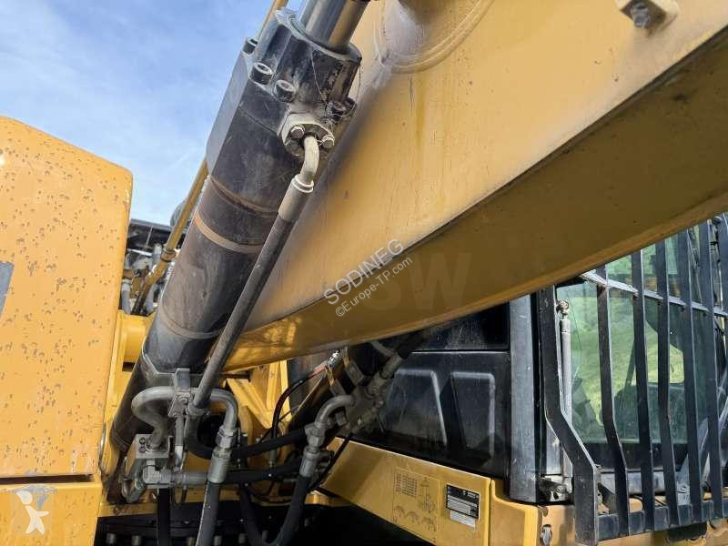 Pelle Caterpillar MH2