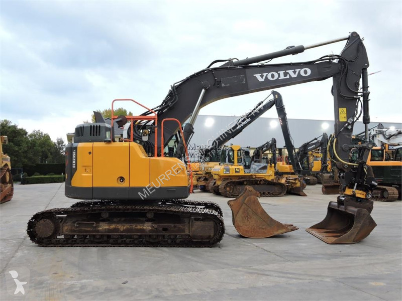 Багер Volvo ECR235