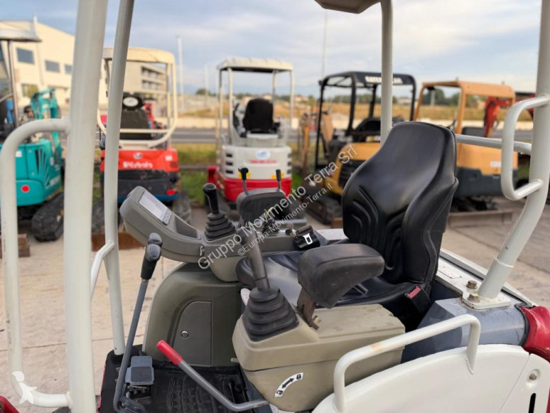 جرافة Takeuchi TB216