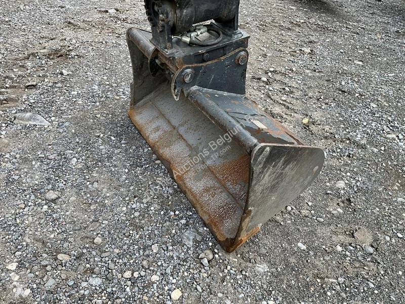 Багер Kubota HI